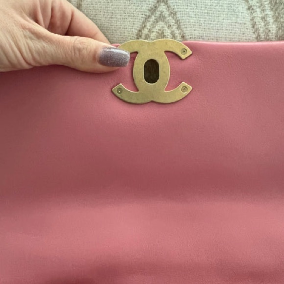 CHANEL 19 BAG (AUTHENTIC) - Picture 7 of 10
